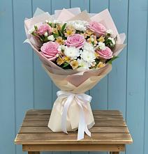 Букет цветов из:  Гвоздики, Орхидеи и Розы #REPLACE_PRED# Батецком