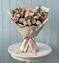 Букет цветов из:  Розы и Лизиантусы в Батецком