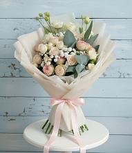 Букет цветов из:  Розы и Лизиантусы в Батецком