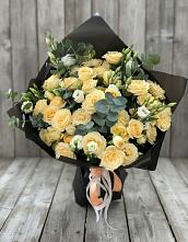 Букет цветов из:  Розы и Лизиантусы в Батецком
