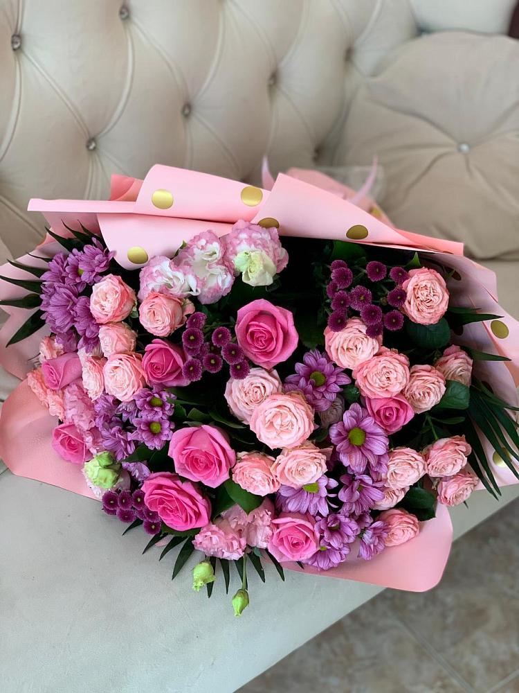 Букет цветов из: Хризантемы, Розы и Лизиантусы в Батецком