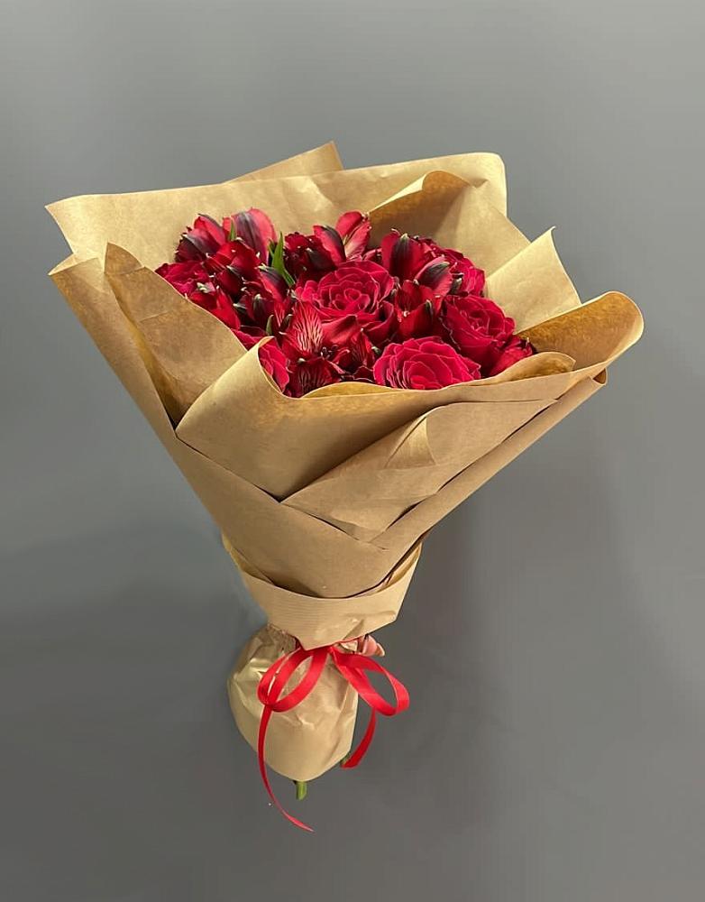 Букет цветов из: Альстромерии и Розы в Батецком