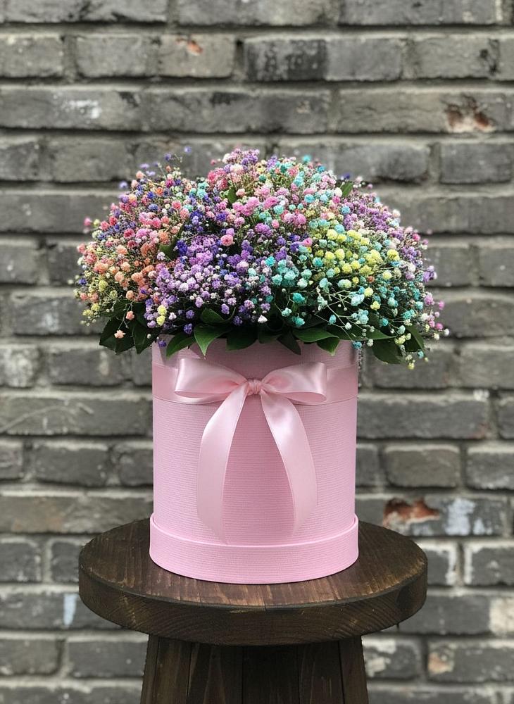 Цветочная композиция из Гипсофила и Розы в шляпной коробке в Батецком