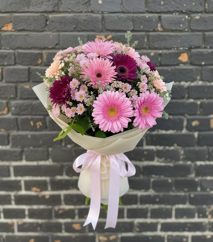 Букет цветов из: Герберы и Хризантемы в Батецком