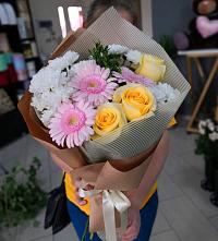 Букет цветов из:  Герберы, Розы и Хризантемы в Батецком