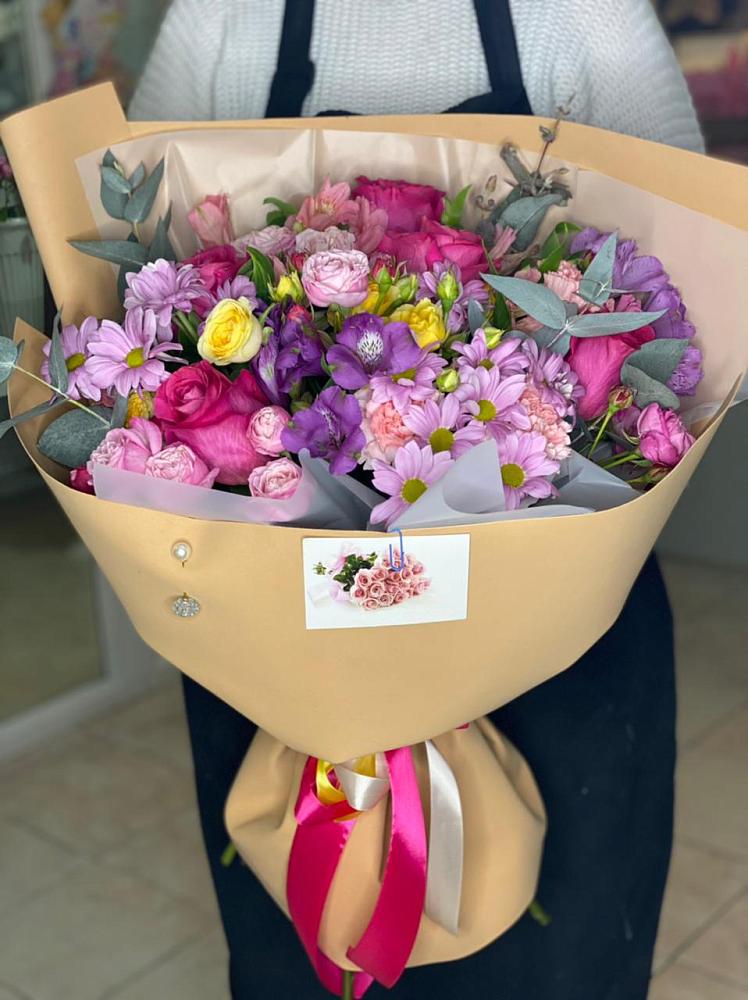 Букет цветов из: Хризантемы, Гвоздики и Альстромерии в Батецком