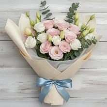 Букет цветов из:  Лизиантусы в Батецком