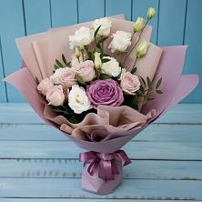 Букет цветов из:  Розы и Лизиантусы в Батецком