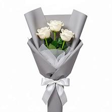 Букет 3 белые розы в Батецком