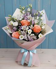 Букет цветов из:  Лизиантусы, Розы, Альстромерии и Гипсофила в Батецком