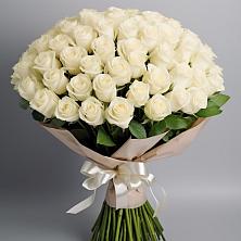 Букет 101 беля роза Белоснежка в Батецком