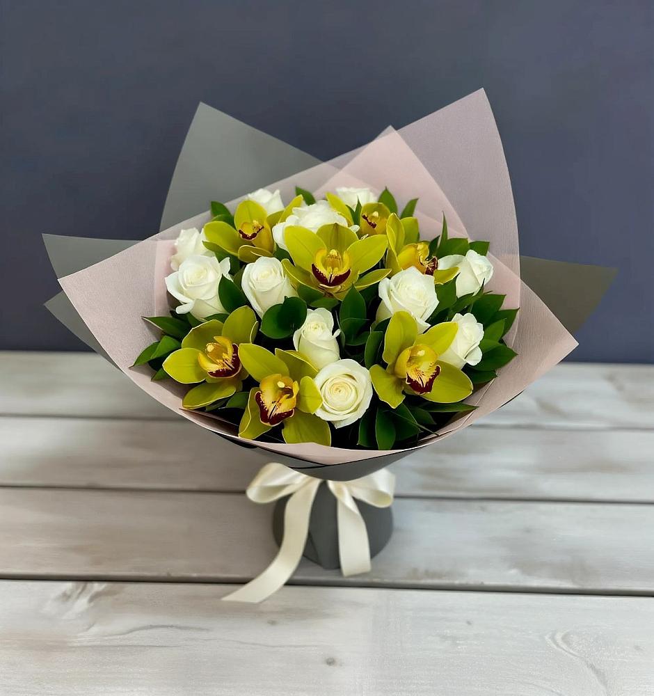 Букет цветов из: Орхидеи и Розы в Батецком