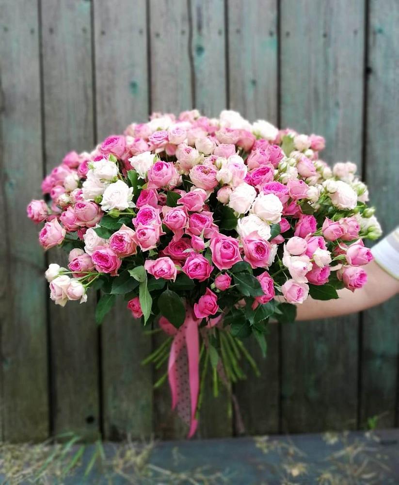 Букет Розовые кустовые розы Натали и Лав Лидия в Батецком