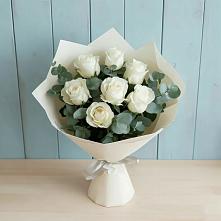 Букет Белые розы в Эвкалипте в Батецком