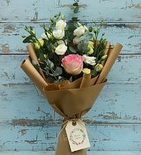 Букет цветов из:  Розы и Лизиантусы в Батецком