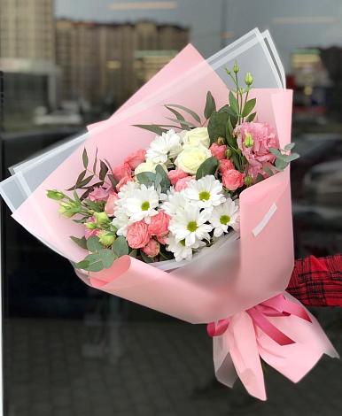 Букет цветов из: Розы, Лизиантусы и Хризантемы в Батецком